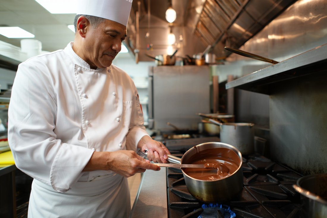 Photo qui représente du chocolat qui fond dans une casserole