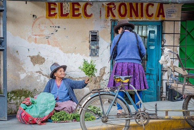 photo de femmes péruviennes dans la rue