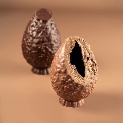 photo de deux chocolats de Pâques